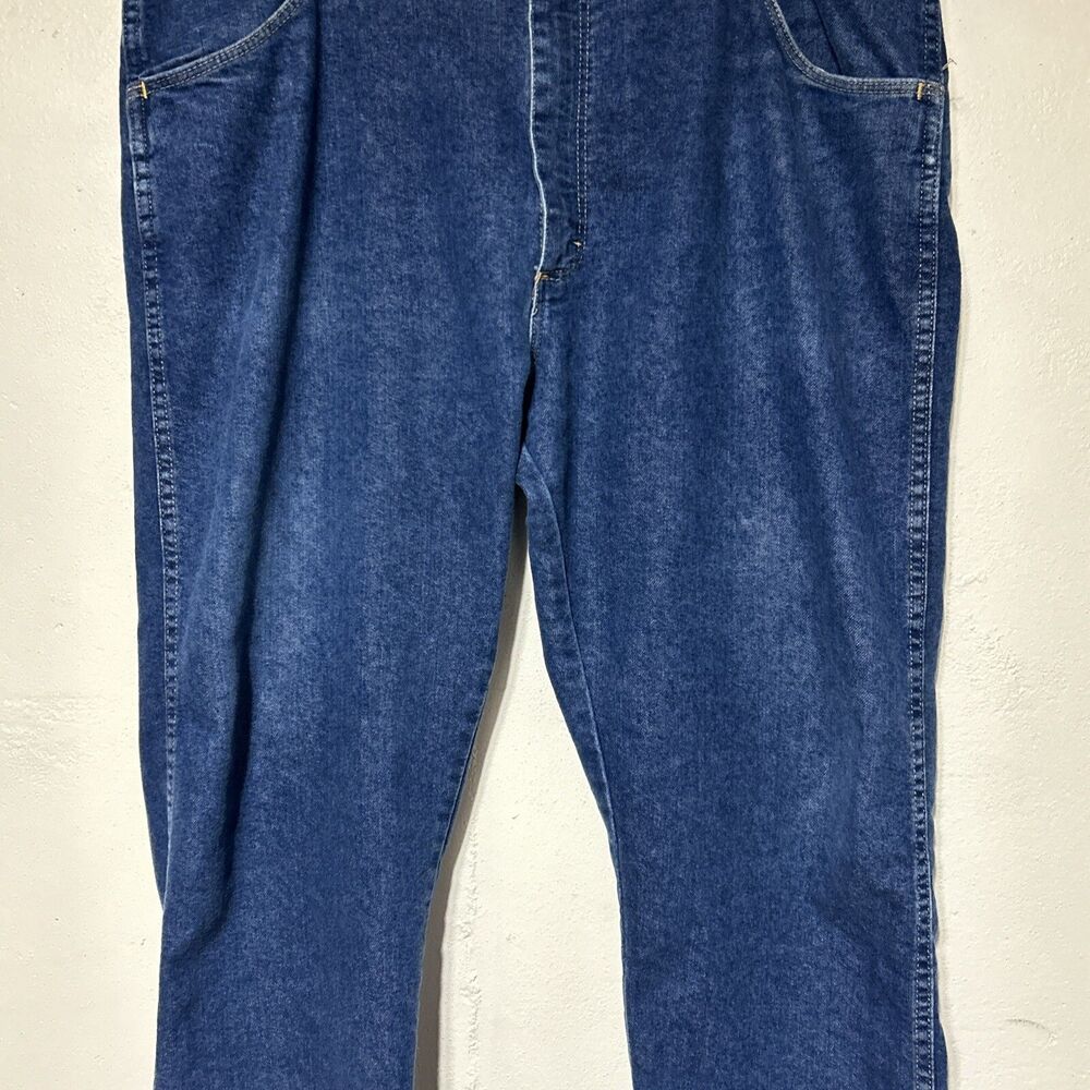 Wrangler Regular Fit Mens Jeans 40x29 Medium Wash Straight Leg Casual Work Pants - Picture 2 of 14